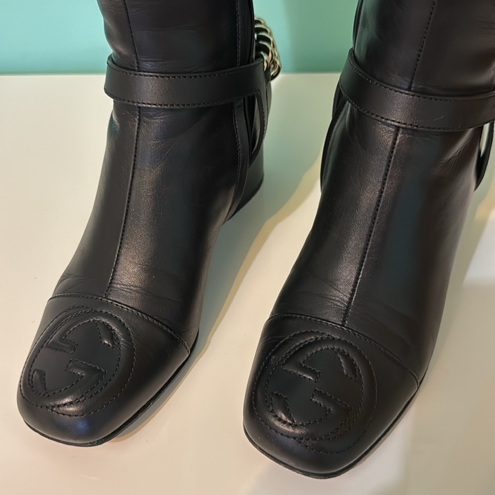 Gucci leather riding boots
Excellent condition
Size 36 - Picture 10 of 13